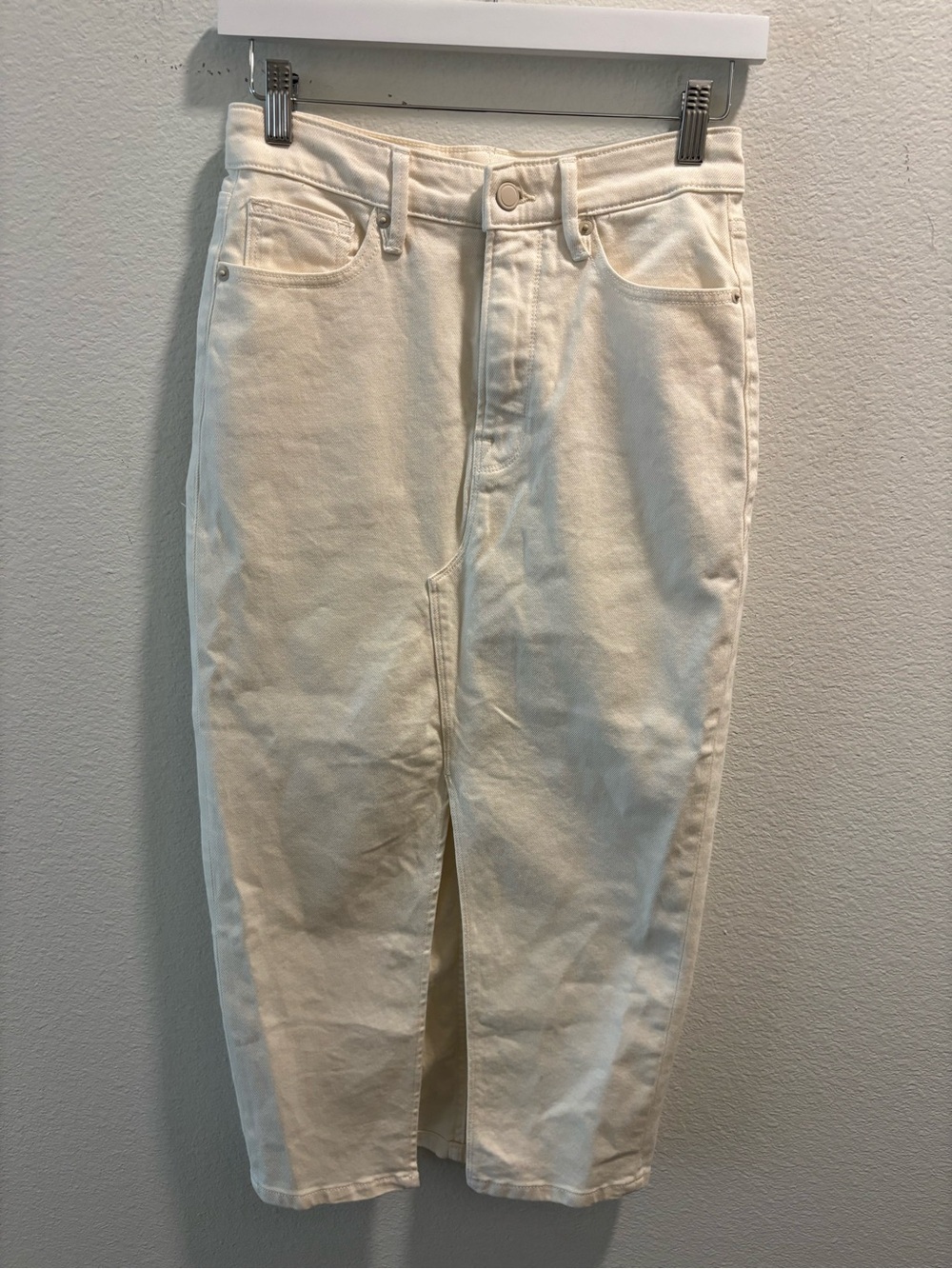 Good American Demin Midi Skirt in White, size 2/26 - Picture 4 of 8